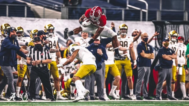 Najee Harris hurdle in Rose Bowl